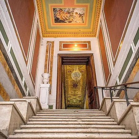 Daire Mini-hotel In The Very Heart Of
